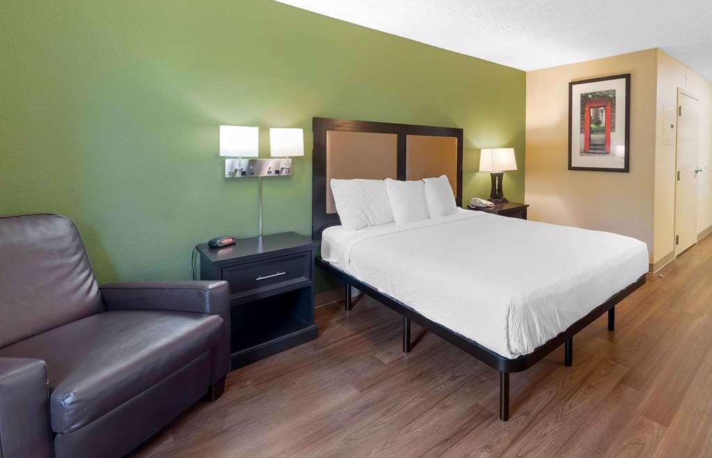 Extended Stay America Suites - Cleveland - Мидълбърг Хайтс Стая снимка