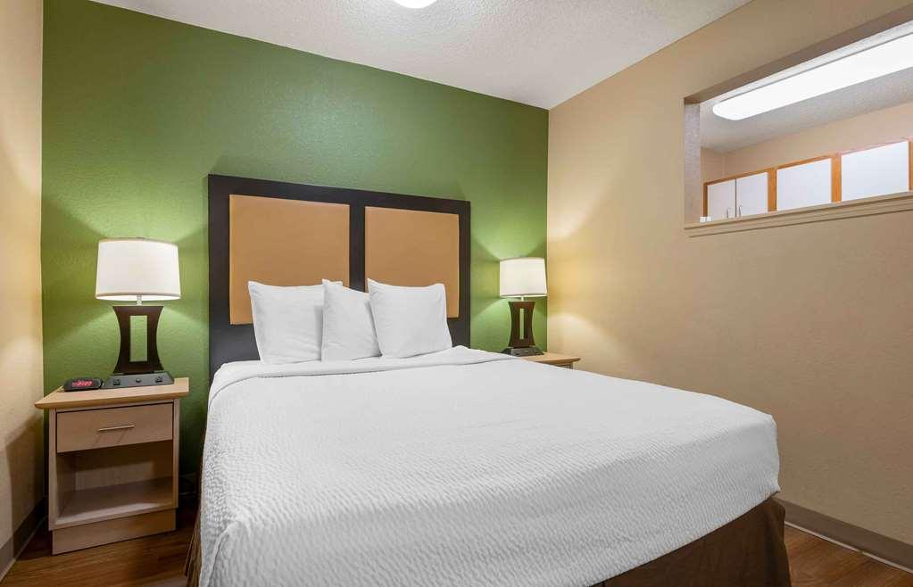 Extended Stay America Suites - Cleveland - Мидълбърг Хайтс Стая снимка