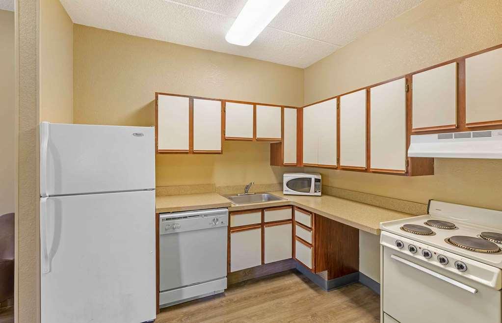 Extended Stay America Suites - Cleveland - Мидълбърг Хайтс Стая снимка