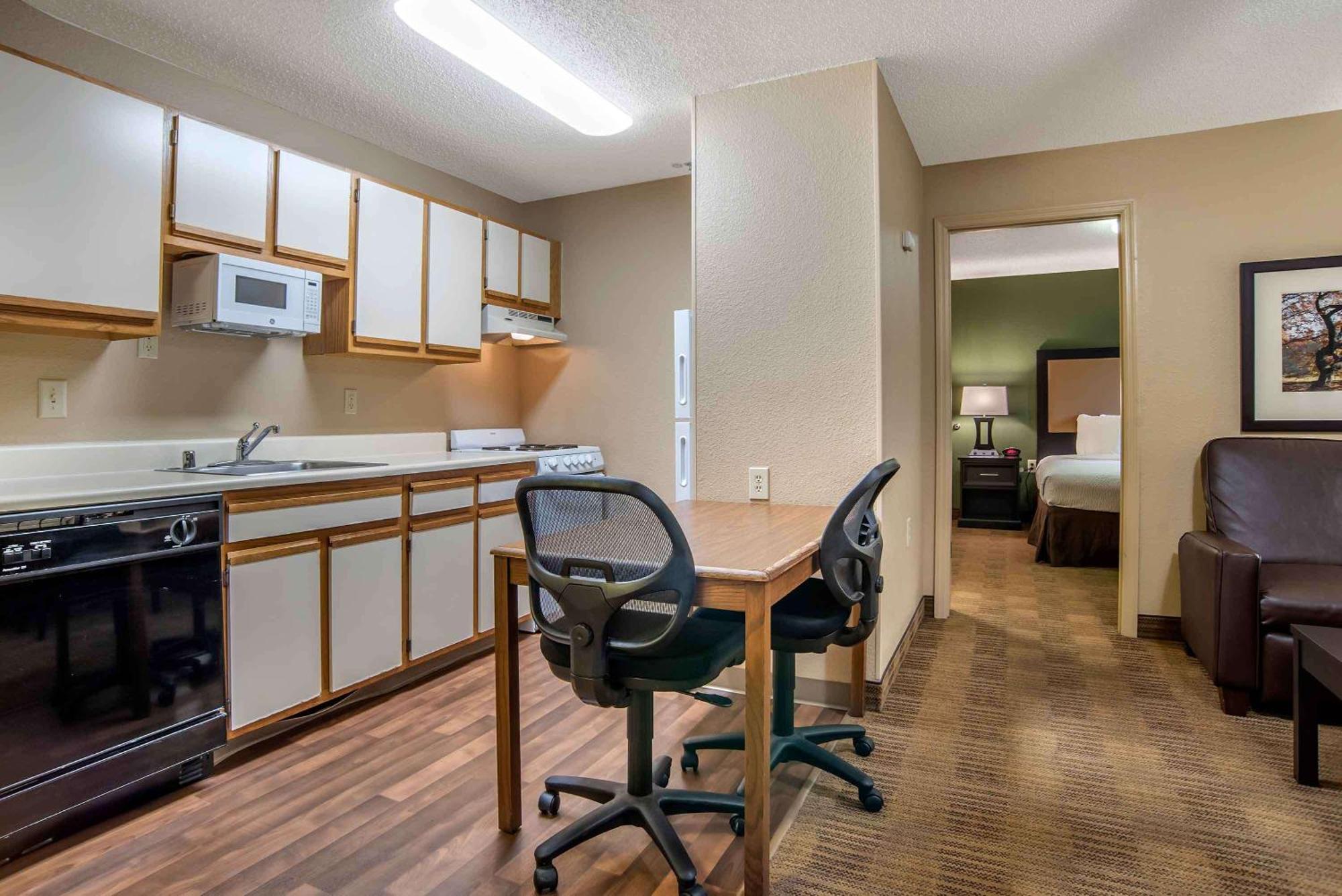 Extended Stay America Suites - Cleveland - Мидълбърг Хайтс Екстериор снимка