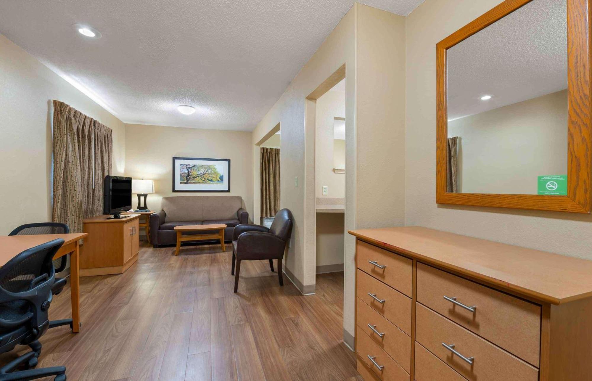 Extended Stay America Suites - Cleveland - Мидълбърг Хайтс Екстериор снимка